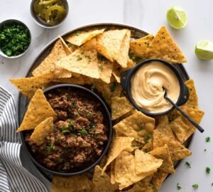 nachos-con-carne-y-salsa-cheddar